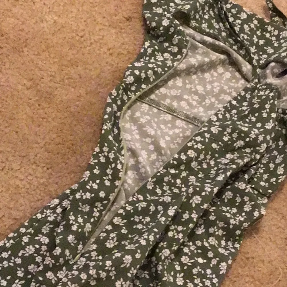 Green floral prairie dress🌳🌟⭐️ - Picture 4 of 5